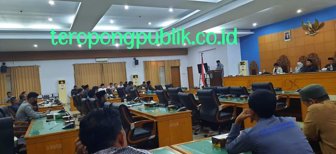 Jumat malam (3/3/2023).