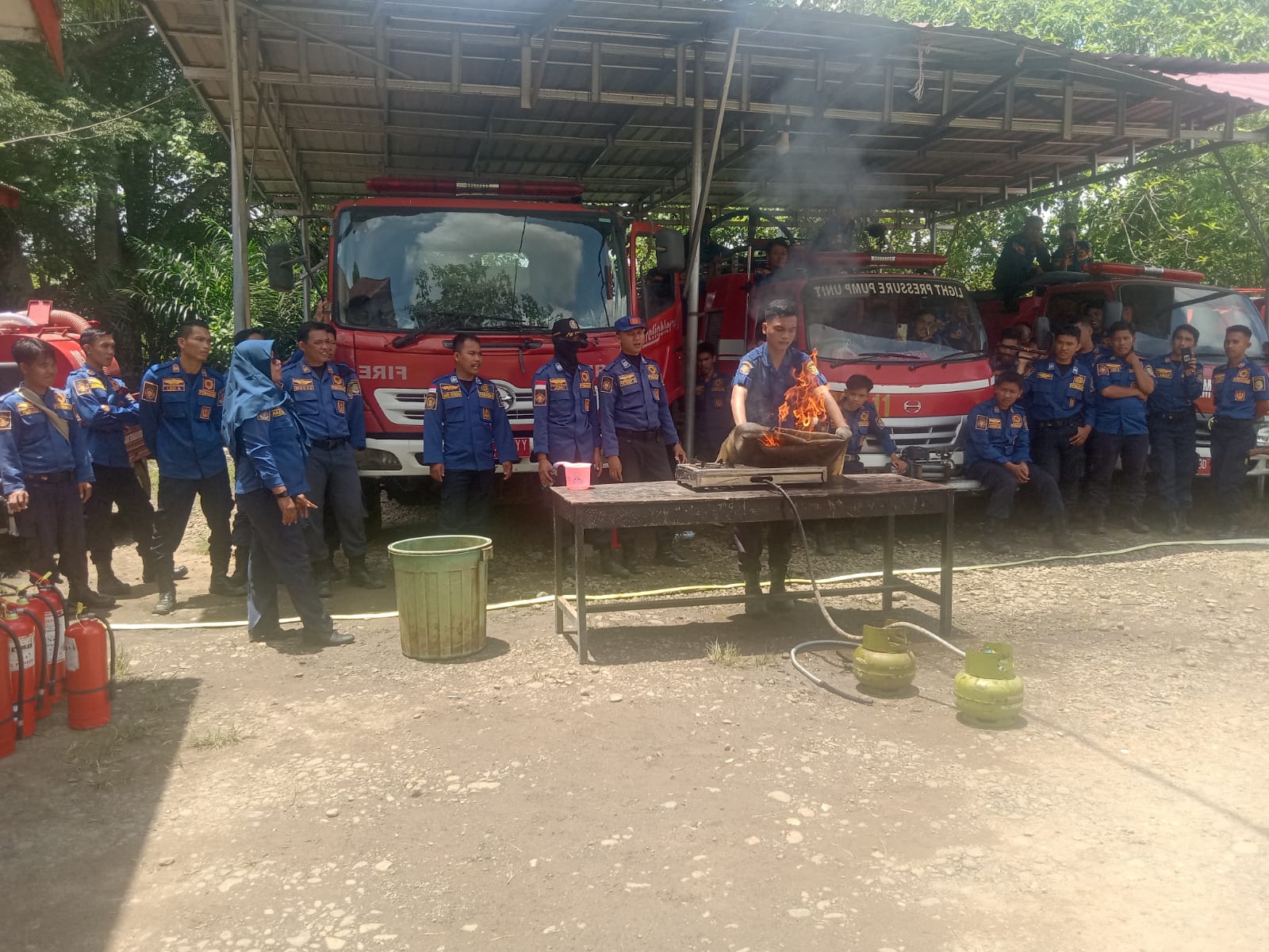 di halaman kantor damkar Bengkulu tengah.(06/02/2023)