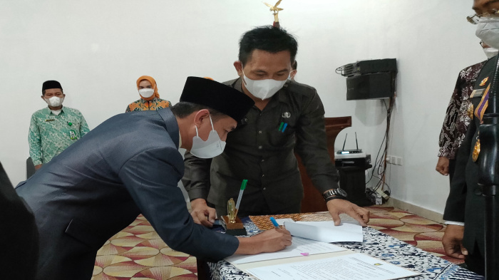 Gusnan Mulyadi SE, Bupati Bengkulu Selatan Lantik Sukarni Sp.MM sebagai Sekkab Bengkulu Selatan