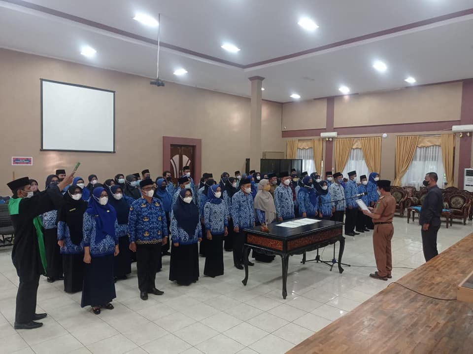 Lantik 50 Kepala Sekolah SD dan 16 Kepala Sekolah SMP Kota Bengkulu