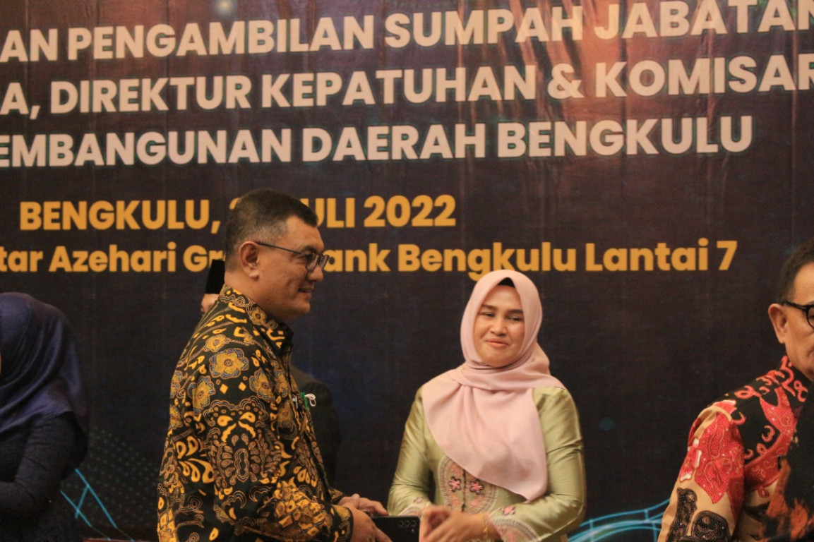 GUBERNUR LANTIK DIREKTUR UTAMA, DIREKTUR KEPATUHAN DAN KOMISARIS PT. BANK PEMBANGUNAN DAERAH BENGKULU