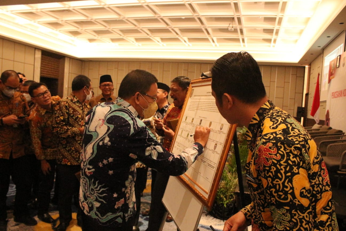 Bupati Mian Menandatangani Memberikan Yang Terbaik Untuk Pelayanan Kesehatan Masyarakat – Mewujudkan Bengkulu Bermartabat Tanpa Korupsi 