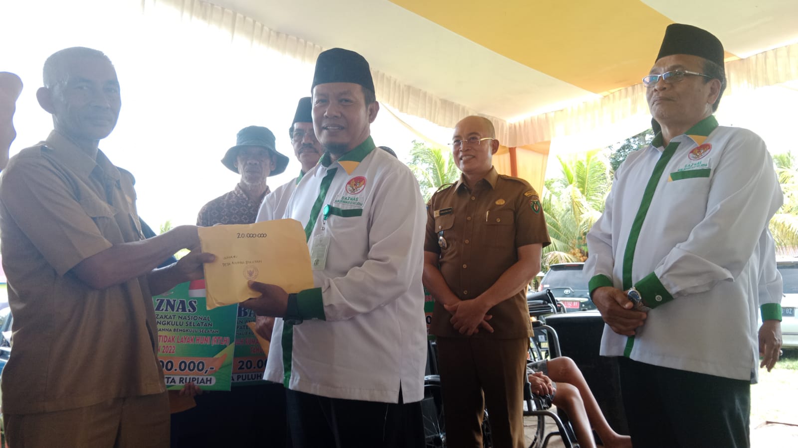 BAZNAS Kabupaten Bengkulu Selatan Salurkan Bantuan Rutilahu kepada Warga Miskin