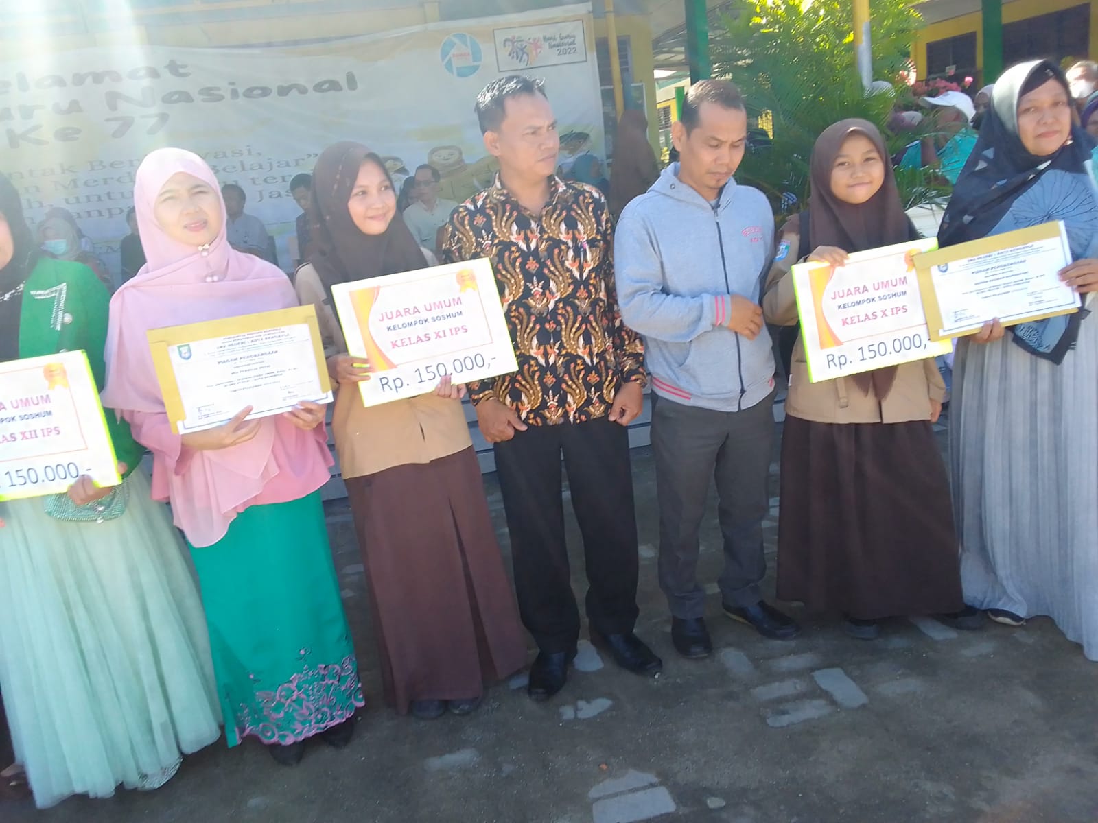 SMAN I Bengkulu Pembagian Raport dan Reward Bagi Siswa Yang Berprestasi 