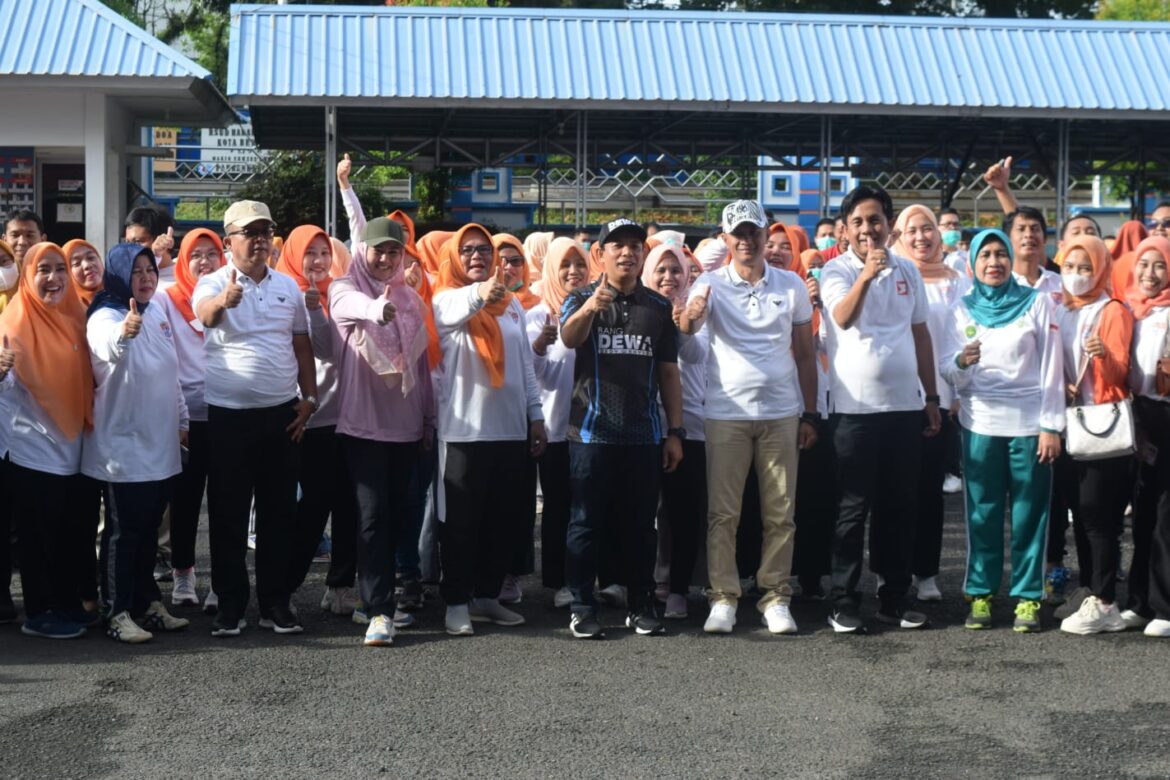 wakil walikota Bengkulu Dedy Wahyudi bersama Direktur Utama RSHD Adakan Senam Dan Donar Darah 