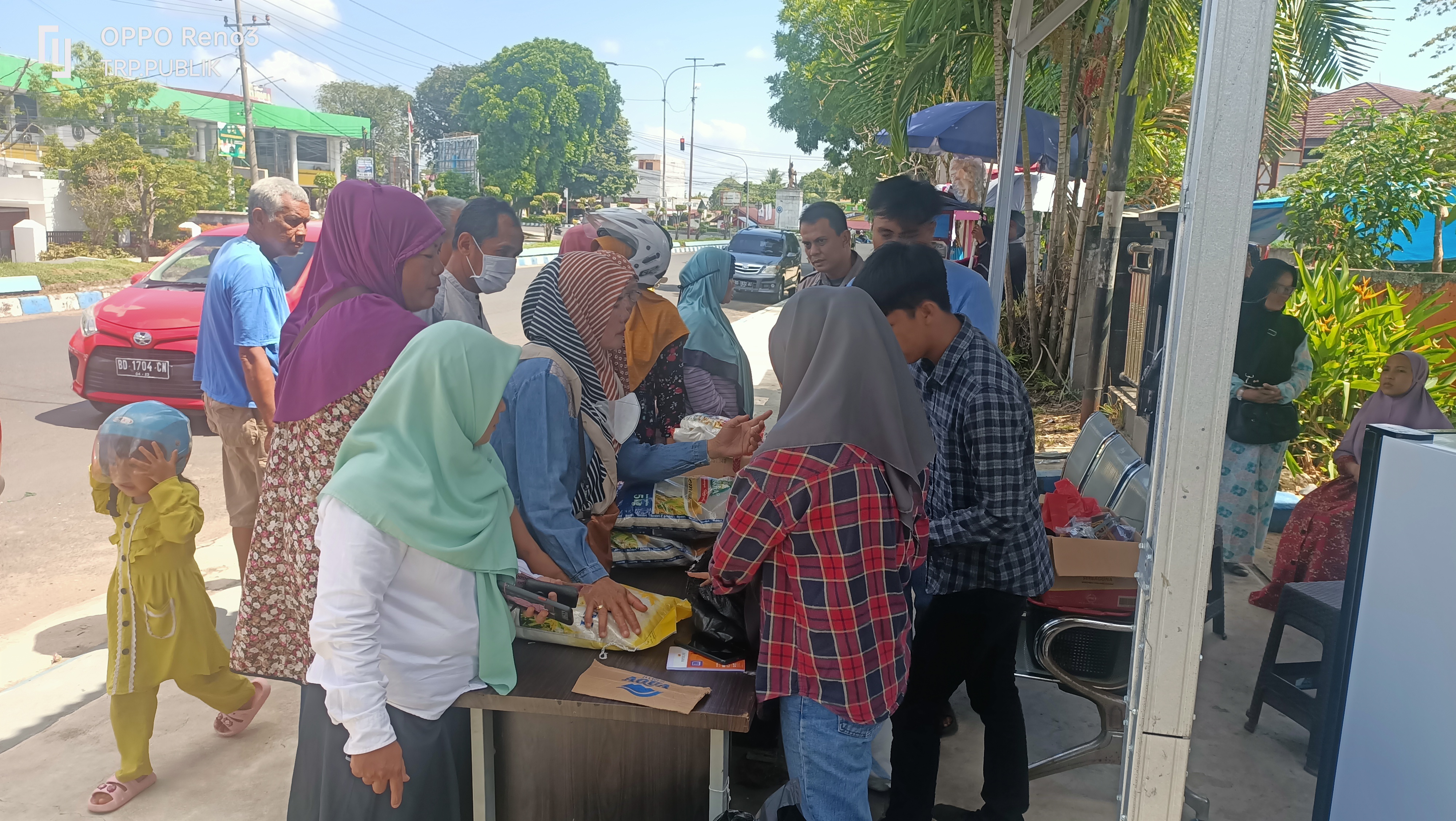 Lapak Bulog, antusias membeli