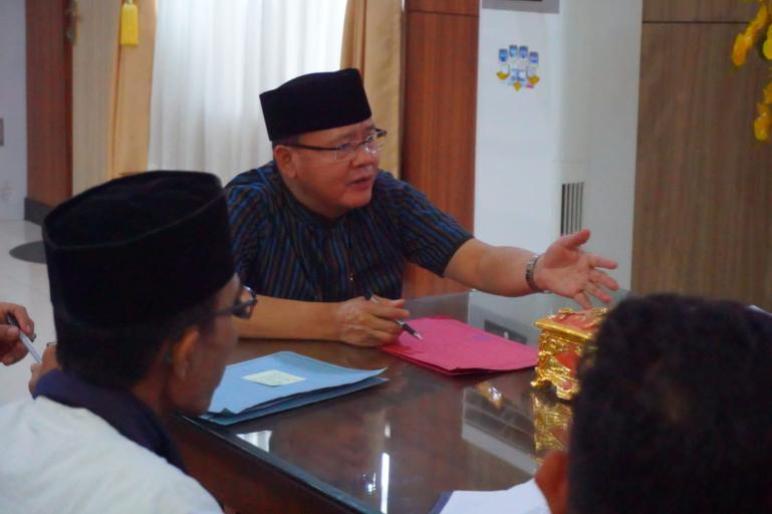 Gubernur Bengkulu Rohidin Mersyah menyatakan komitmennya untuk mengakomodir beberapa usulan yang diajukan oleh BMA Provinsi Bengkulu.di Ruang Kerja Gubernur Bengkulu pada Senin (18/03),(Hasan Basri - teropongpublik.co.id)