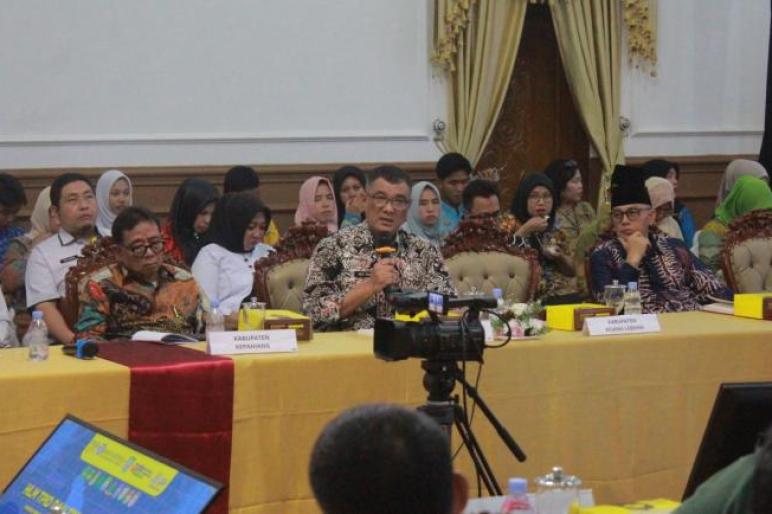 PJ Bupati Bengkulu Tengah Minta Gubernur Terbitkan Surat Edaran Atasi Kenaikan Harga Beras.Rabu (6/3)(Rizon - teropongpublik.co.id )