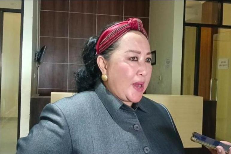 Anggota Dewan Perwakilan Rakyat Daerah (DPRD) Provinsi Bengkulu, Sri Rezeki, menyoroti urgensi pembangunan infrastruktur irigasi dalam mengembangkan sektor pertanian.diruang kerjanya.Rabu(7/3)(Herdianson - teropongublik.co.id)