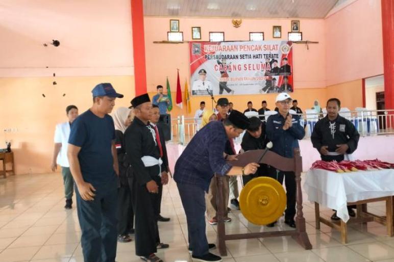 Kejuaraan Pencak Silat PSHT Seluma: Bupati Harapkan Prestasi Nasional dan Internasional.Senin(9/9)(aMg - teropongpublik.co.id)