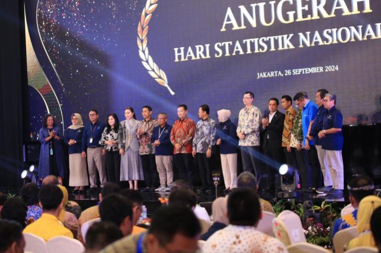 Diskominfotik Bengkulu Tengah Raih Penghargaan dalam Hari Statistik Nasional 2024.Jumat(27/9)(Rizon - teropongpublik.co.id)