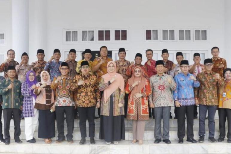 Pjs. Bupati Seluma H. Meri Sasdi Sampaikan Arahan pada Acara Ramah Tamah Bersama Pejabat Kabupaten.Kamis(26/9)(aMg - teropongpublik.co.id)