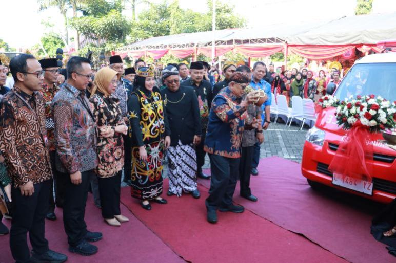 Rumah Sakit Srengat Rayakan HUT ke-5, Dapat CSR Ambulans dari Bank Jatim