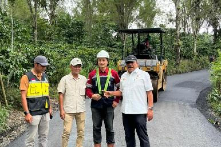 Wagub Mian Tinjau Progres Jalan Simpang Air Lang – Pelalo, Dorong Akses Petani Kopi Lebih Mudah