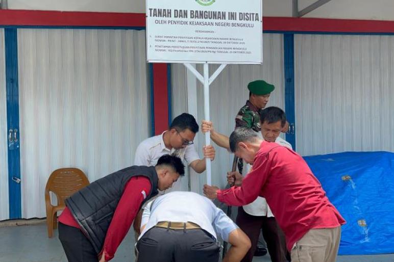 Kejari Bengkulu Tegas! 52 Kios di Pasar Panorama Disita